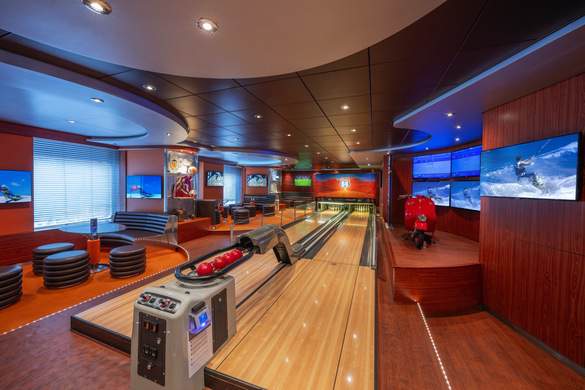 MSC Cruises MSC Divina Sport Bar - Credit - MSC Rights - Ivan Sarfatti 3.jpg